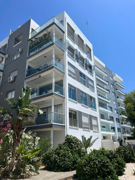 Property photo 2 of 25