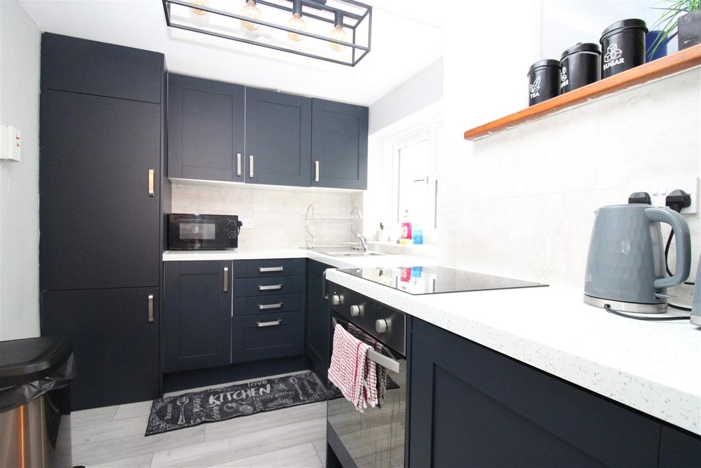 Property photo 1 of 8 Kitchen