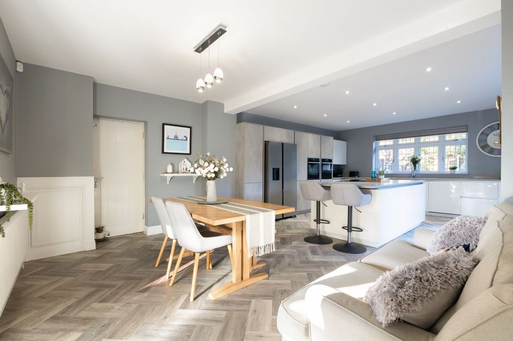 Property photo 2 of 21 Picture No. 23