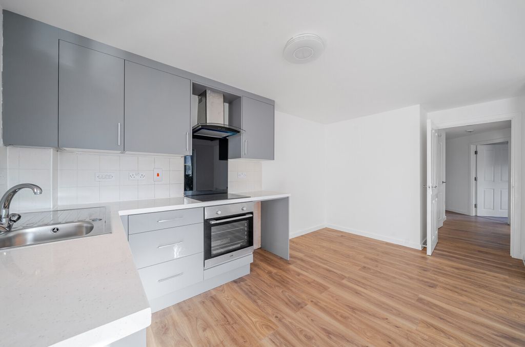 Property photo 3 of 17 1386866-5-692Edc4...