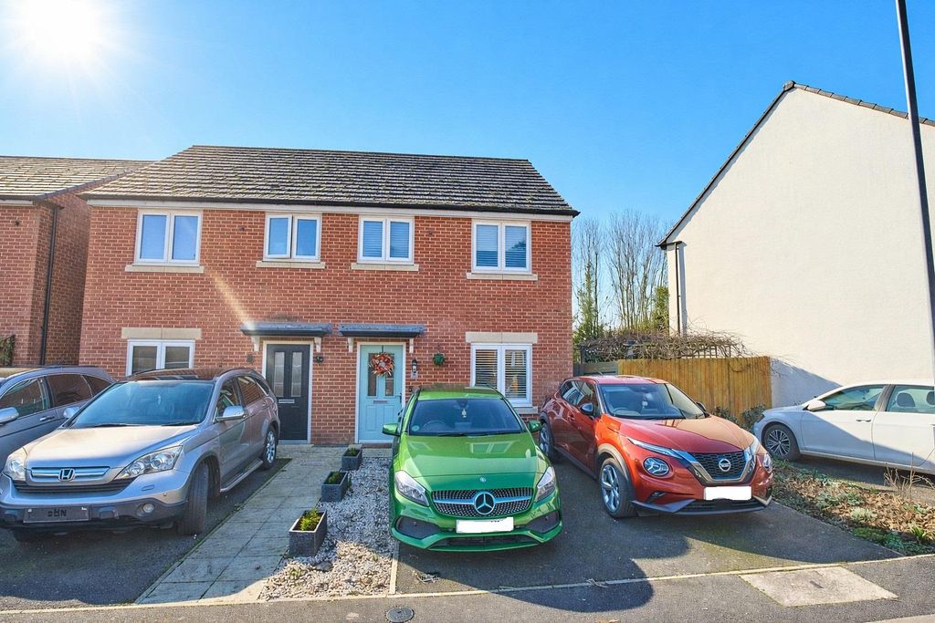 Property photo 1 of 12 Sunny Front Photo No Reg.Jpg