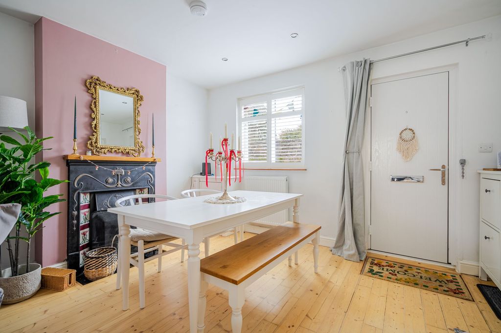 Additional image 4 of 2 bed property to rentClewer Fields, Windsor SL4