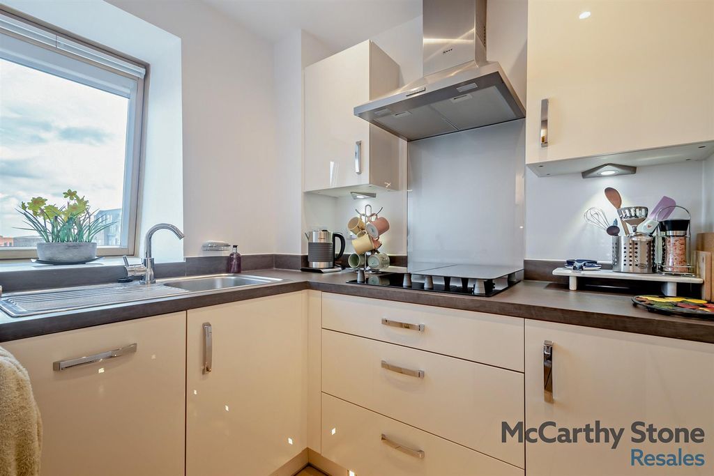 Property photo 2 of 10 8671085-Interior01-800.Jpg