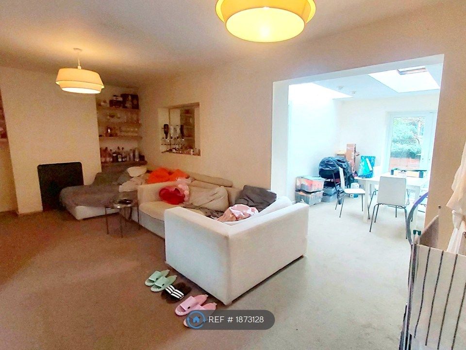 Property photo 2 of 23