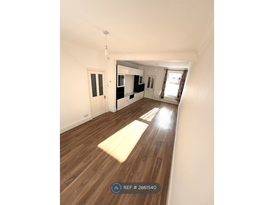 Property photo 2 of 11 Living Room