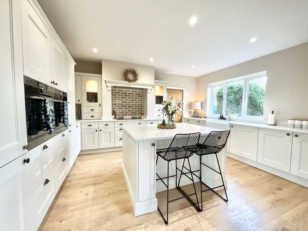 Property photo 3 of 35