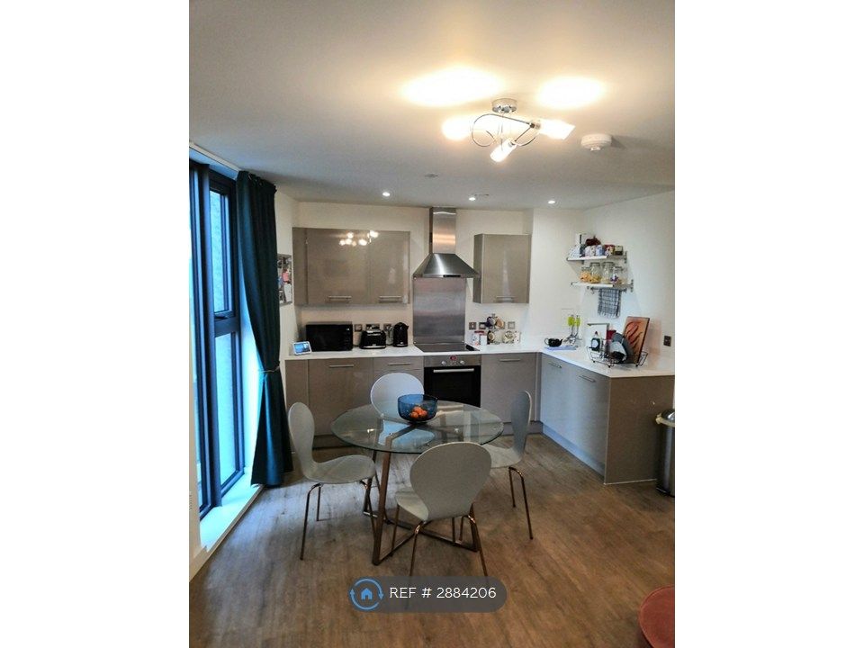 Property photo 2 of 15 Luxurious Kitchen