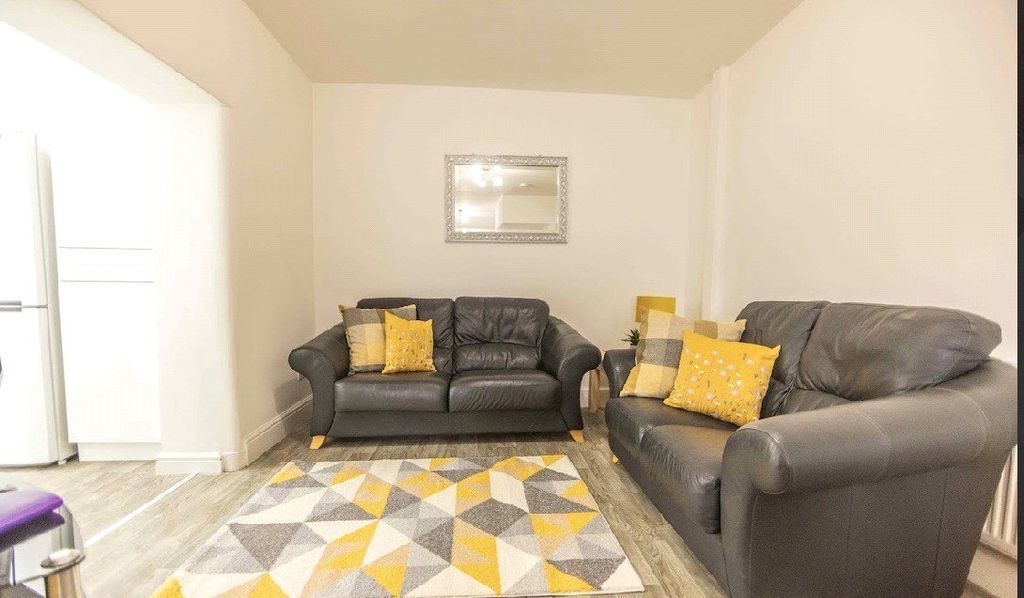 Property photo 2 of 14 Lounge