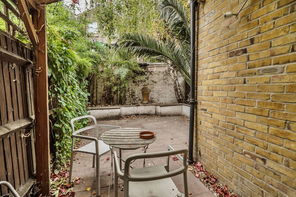 Property photo 2 of 21