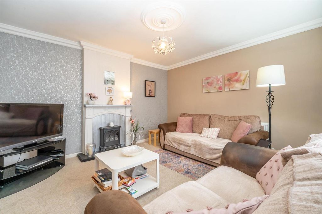 Property photo 2 of 13 Lounge