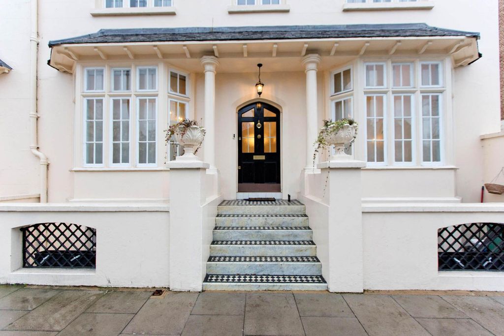 Property photo 1 of 21