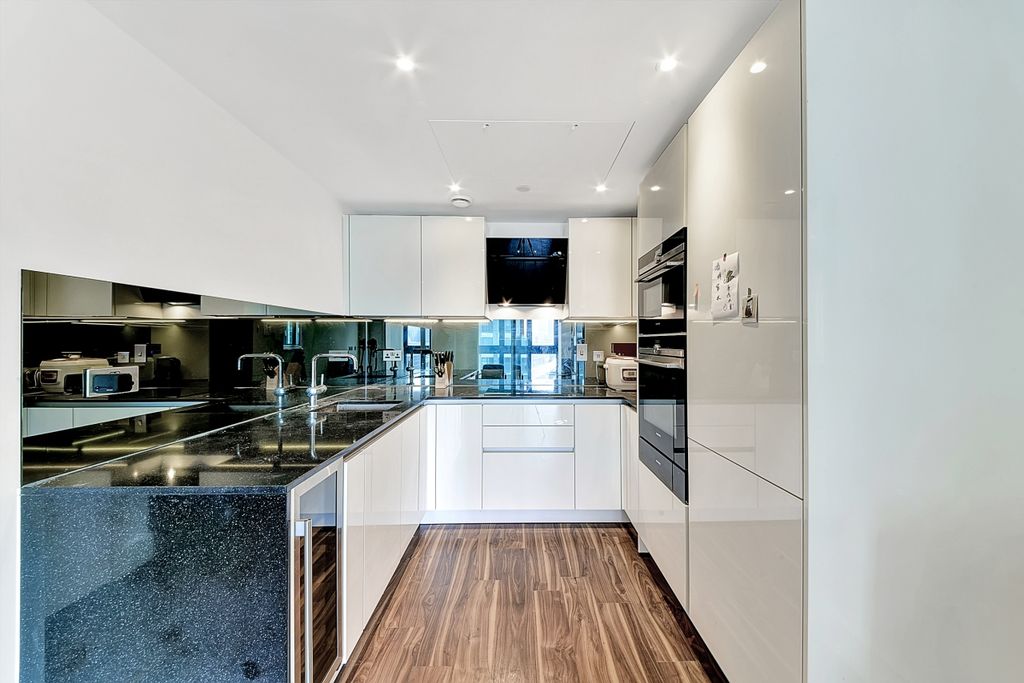 Property photo 3 of 9 Kitchen