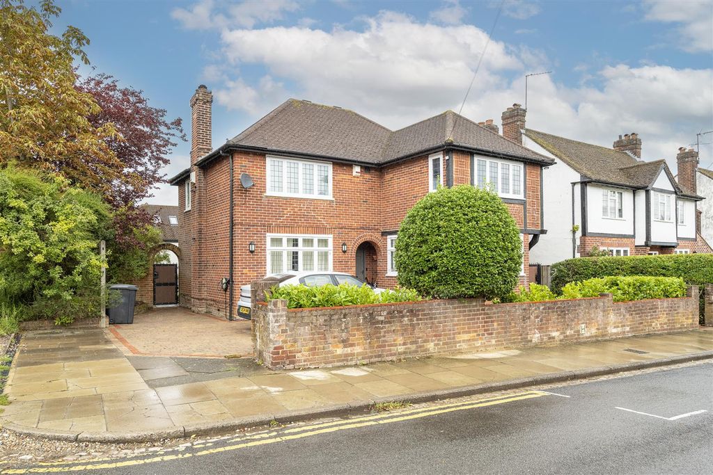 Property photo 1 of 12 Gainsborough-Avenue-17.Jpg