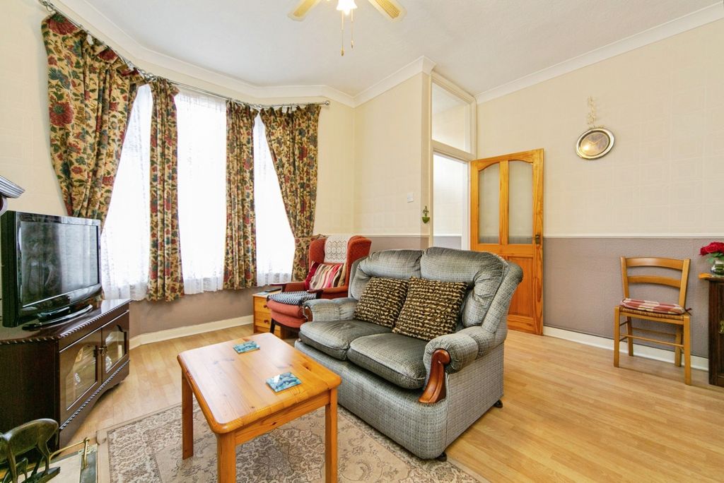 Property photo 2 of 17 Photo