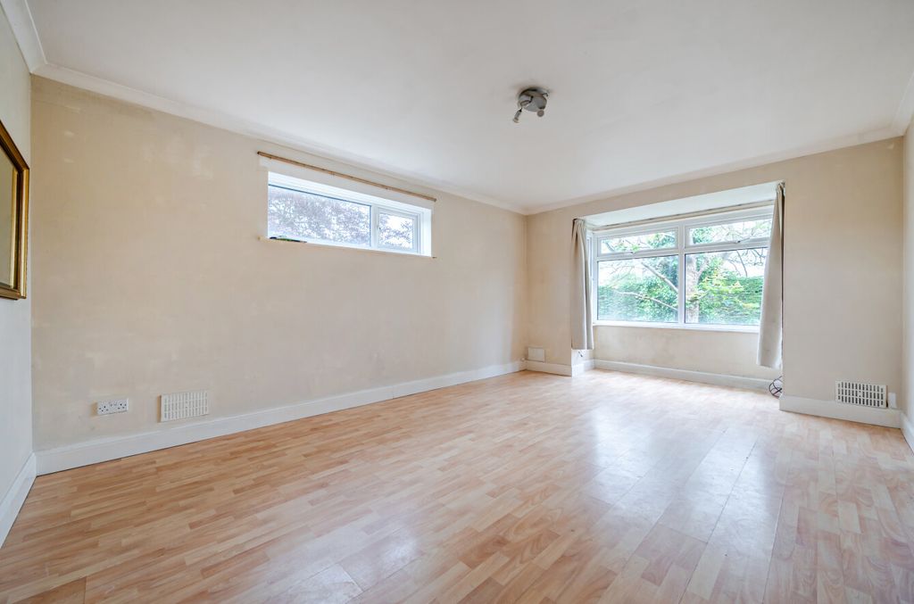 Property photo 2 of 8 1451662-22-69Fa29...