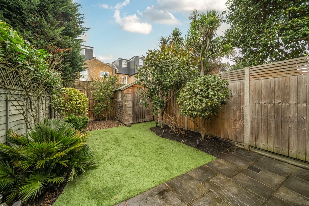 Property photo 2 of 10 Garden