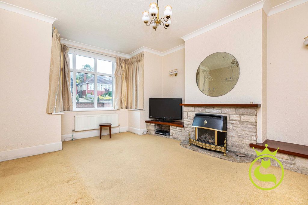 Property photo 2 of 13