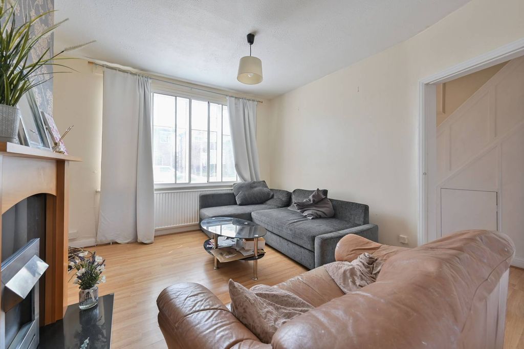 Property photo 3 of 11