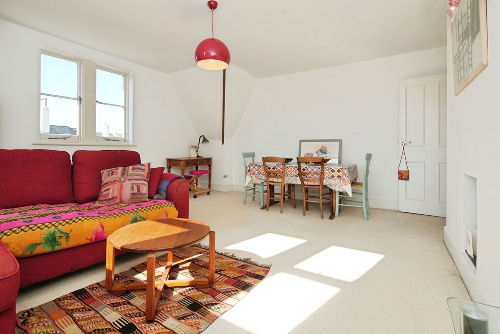 Property photo 2 of 19 Pbox-Img.Jpg