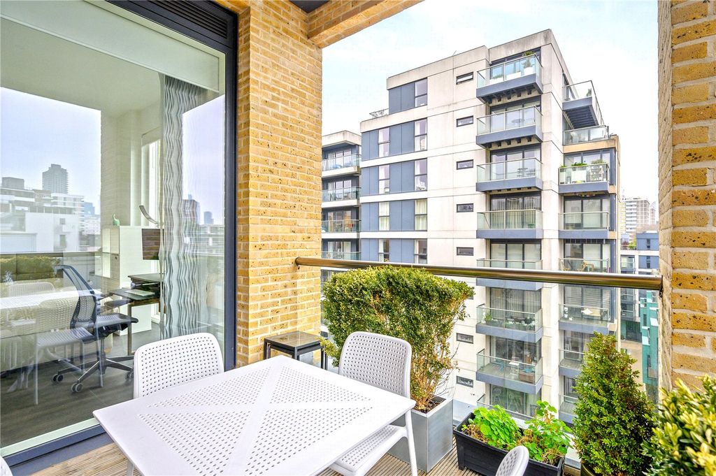 Property photo 3 of 16 Terrace