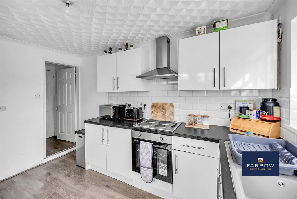 Property photo 3 of 20 Kitchen