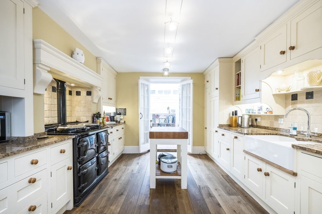 Property photo 1 of 21