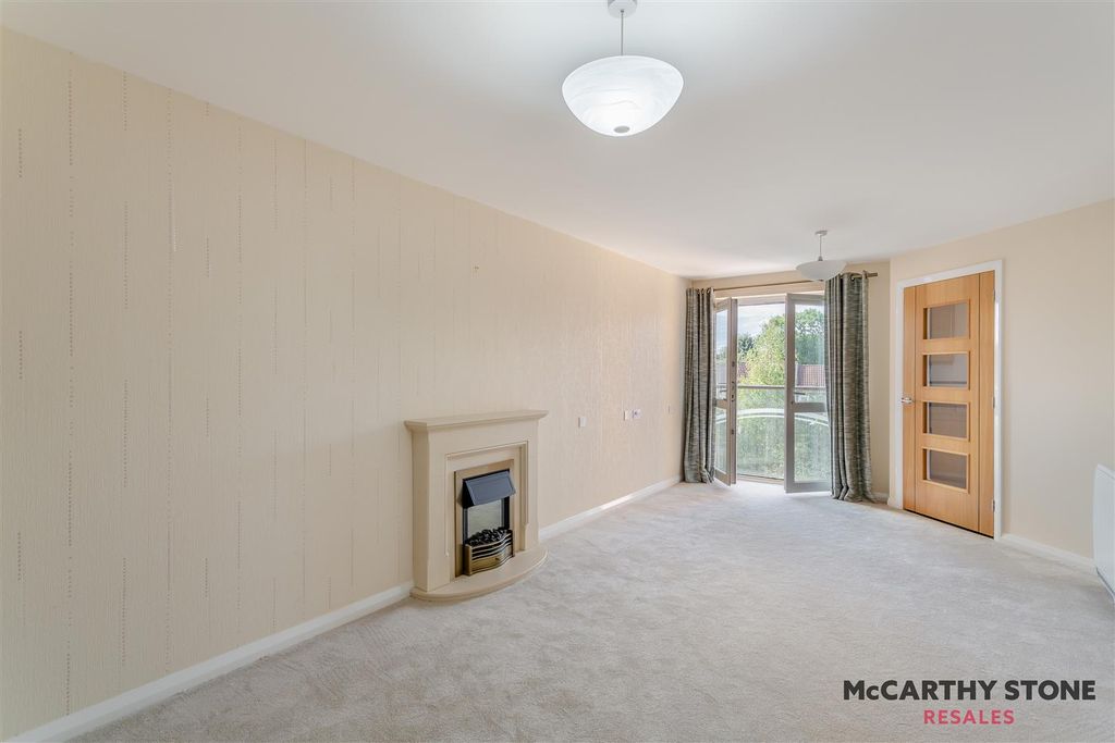 Property photo 3 of 38 8620453-Interior13.Jpg