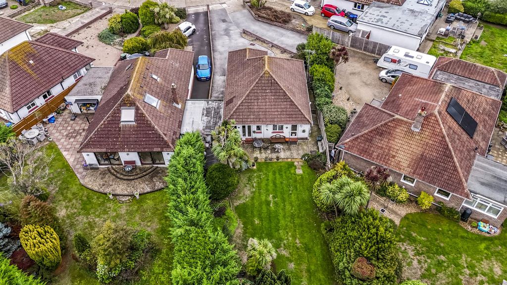Property photo 2 of 21 53 Strathmore Rd-002.Jpg