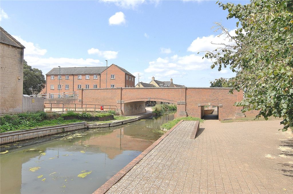 Property photo 2 of 12 Picture No. 10