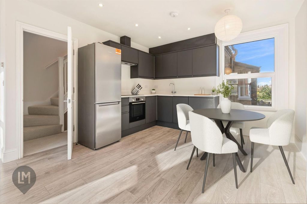 Property photo 2 of 9 Living/Dining/Kitchen