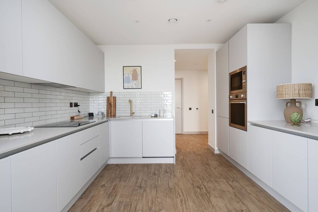 Property photo 2 of 36