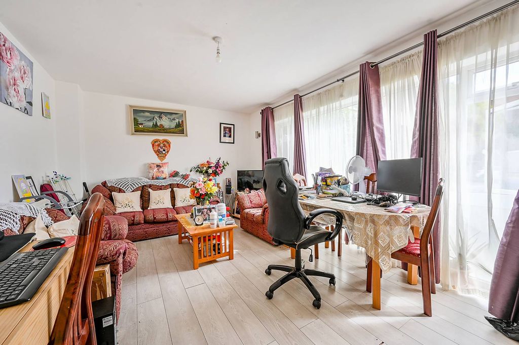 Property photo 1 of 8