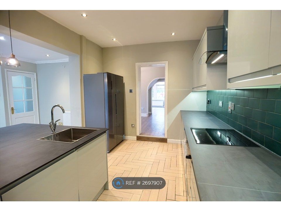 Property photo 3 of 16 Kitchen