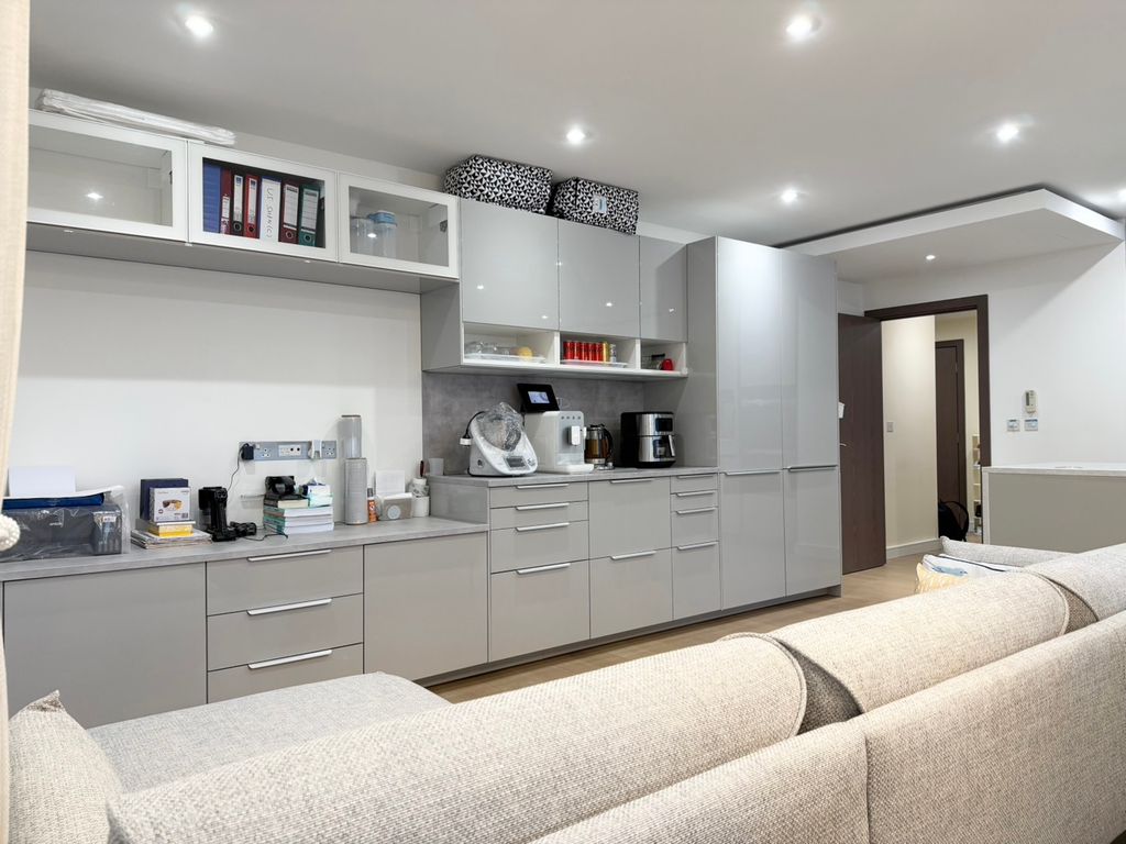 Property photo 3 of 21