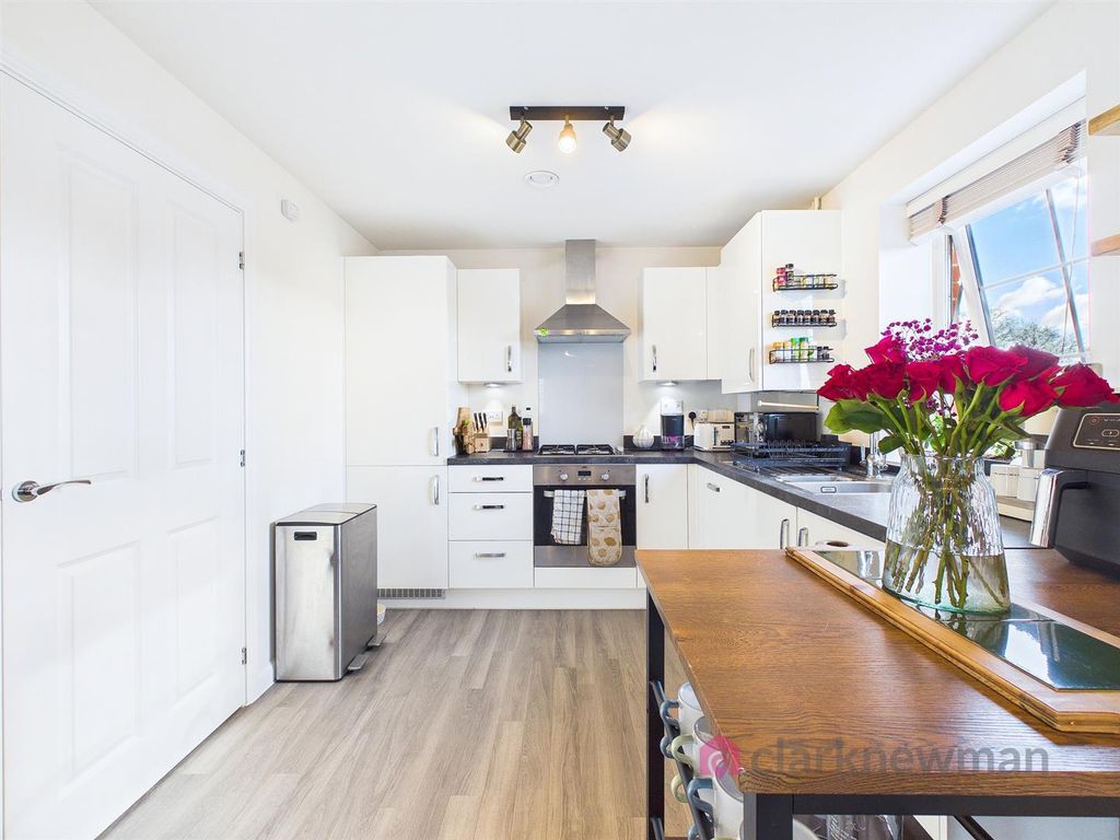 Property photo 2 of 9 Kitchen