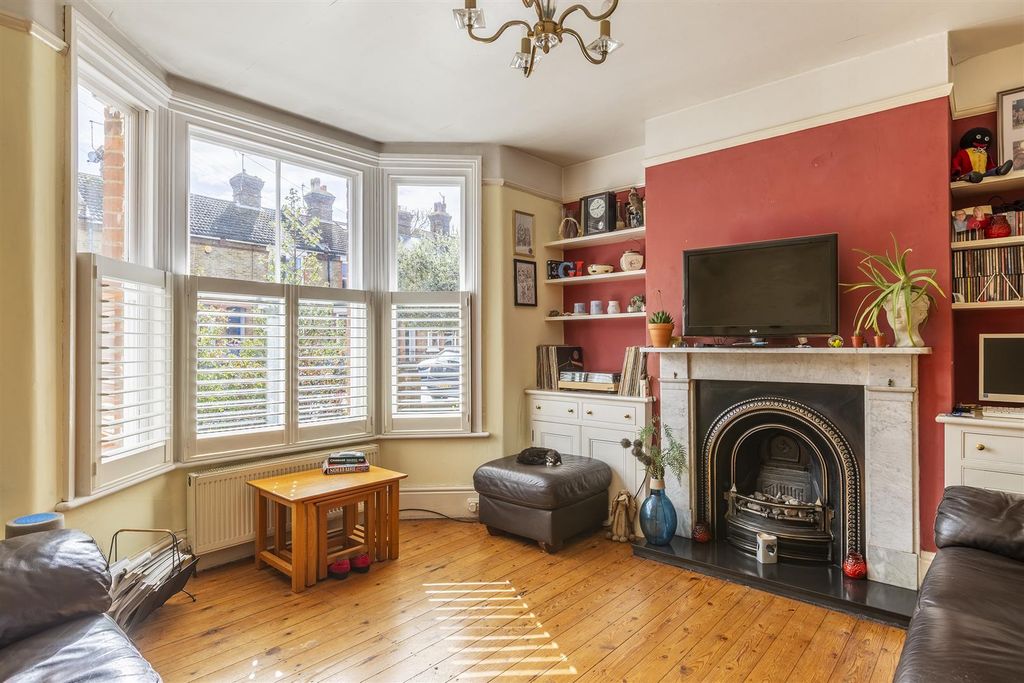 Property photo 2 of 31 Lounge