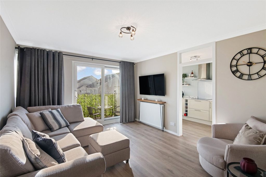 Property photo 2 of 20 Living Room