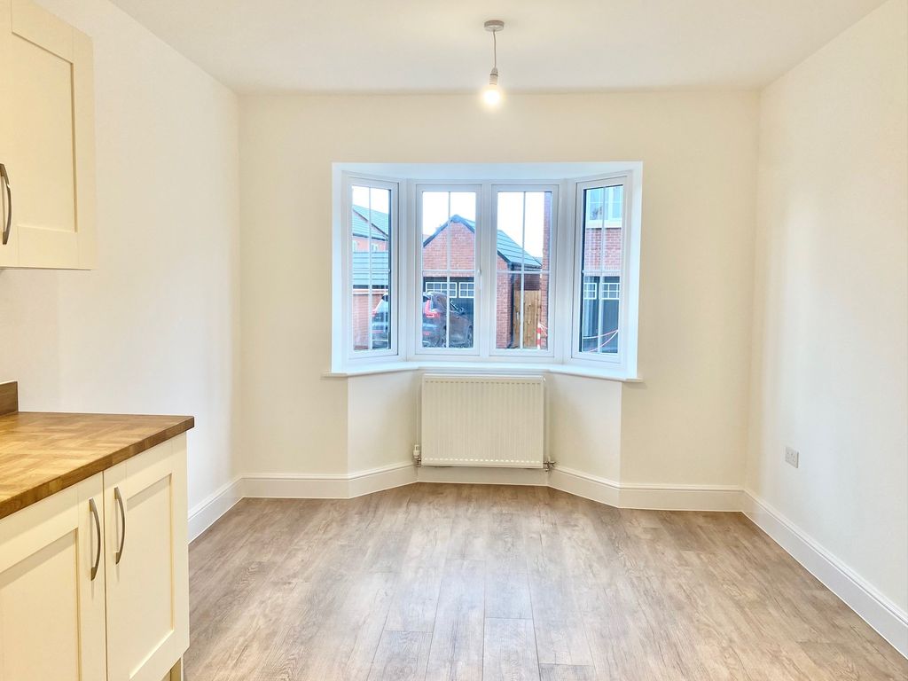 Property photo 3 of 15 Dining Room