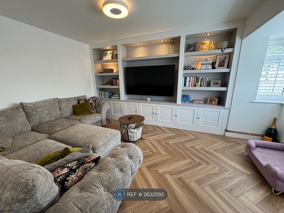 Property photo 2 of 16 Living Room