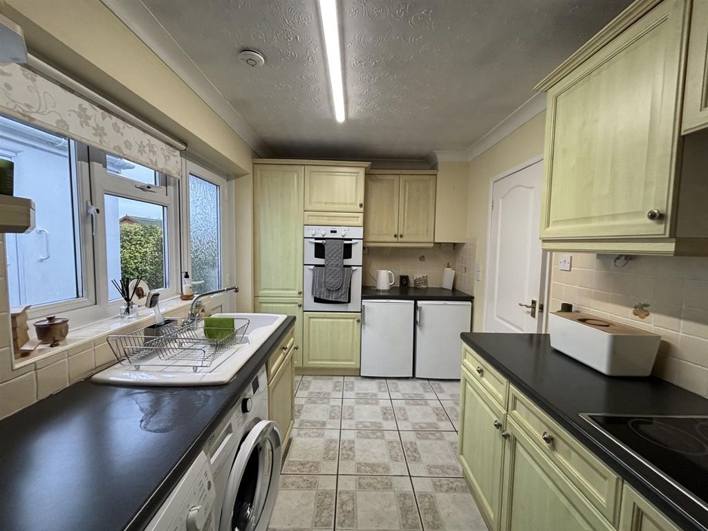 Property photo 3 of 12 Kitchen 2.Jpg