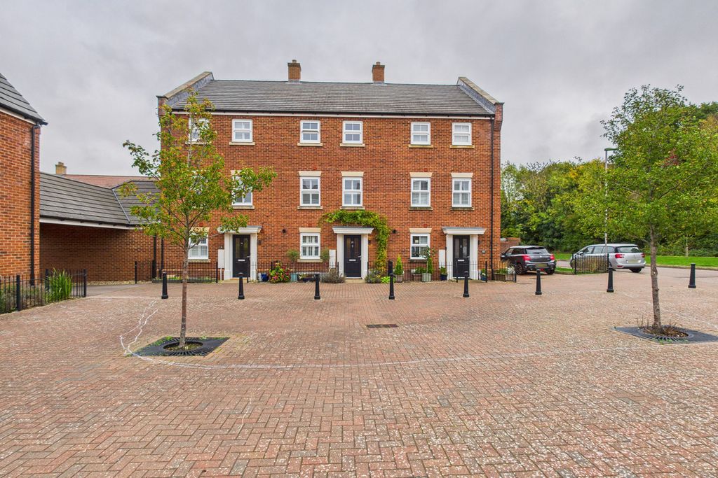 Property photo 1 of 27