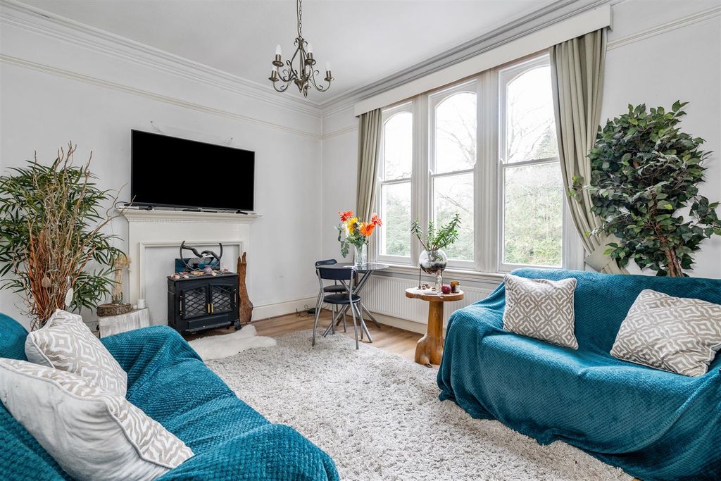 Property photo 2 of 9 Flat 5, 1 Manor Road_1.Jpg