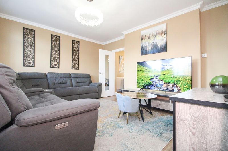 Property photo 2 of 15 Lounge