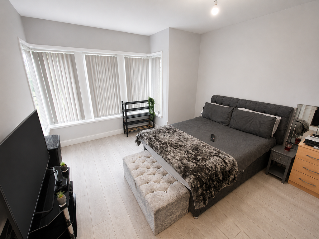 Property photo 1 of 7 70 Biscot Rm 3
