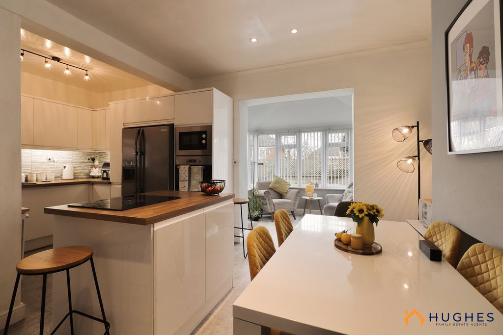 Property photo 2 of 39