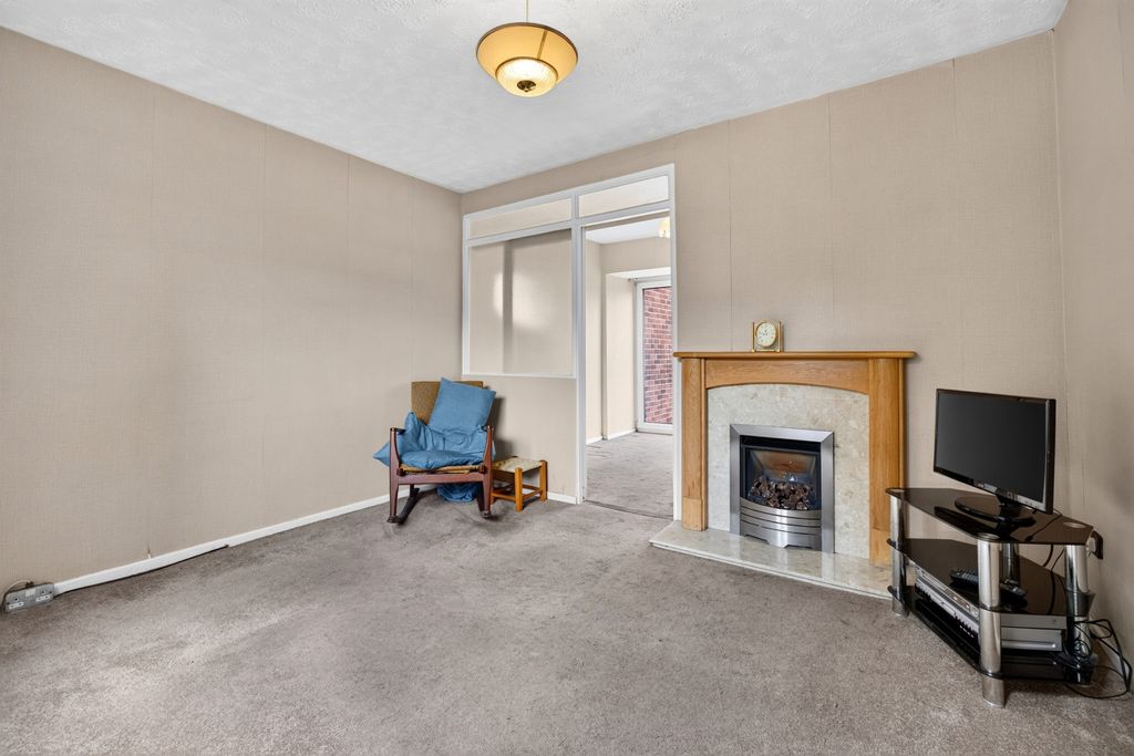 Property photo 3 of 17 Living Room (2)