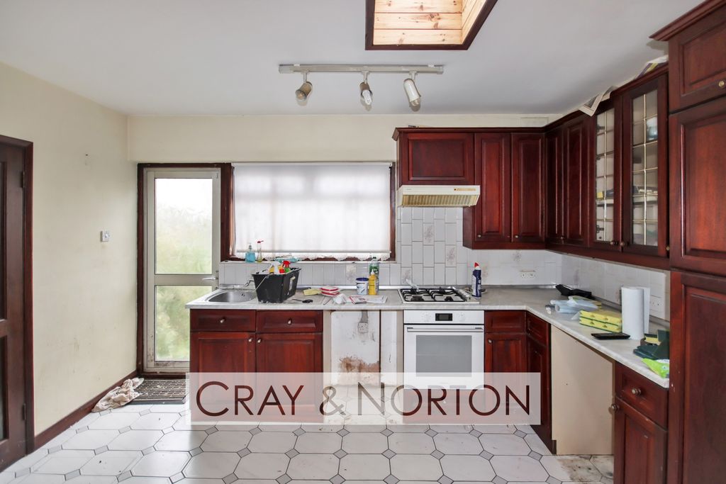 Property photo 3 of 9 Photo 2