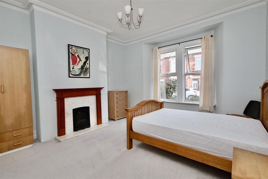 Property photo 3 of 12 58C8706C-Eb9B-40CD-94Ae-Eb20E2A85C41_1_201_A.Jpeg