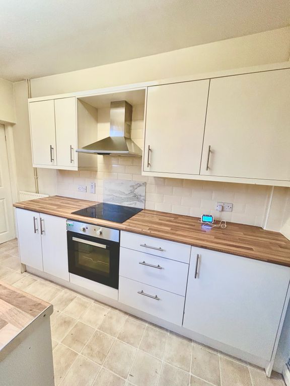 Property photo 2 of 6 Kitchen