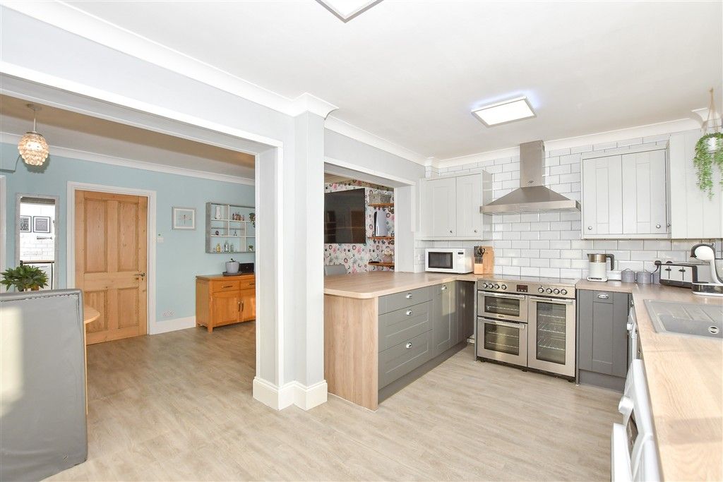 Property photo 3 of 14 Kitchen & Dining Area
